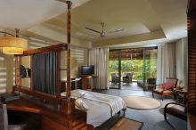 Trou aux Biches Beachcomber Golf Resort & Spa op Mauritius heeft ruime tropical junior suites met buitendouche